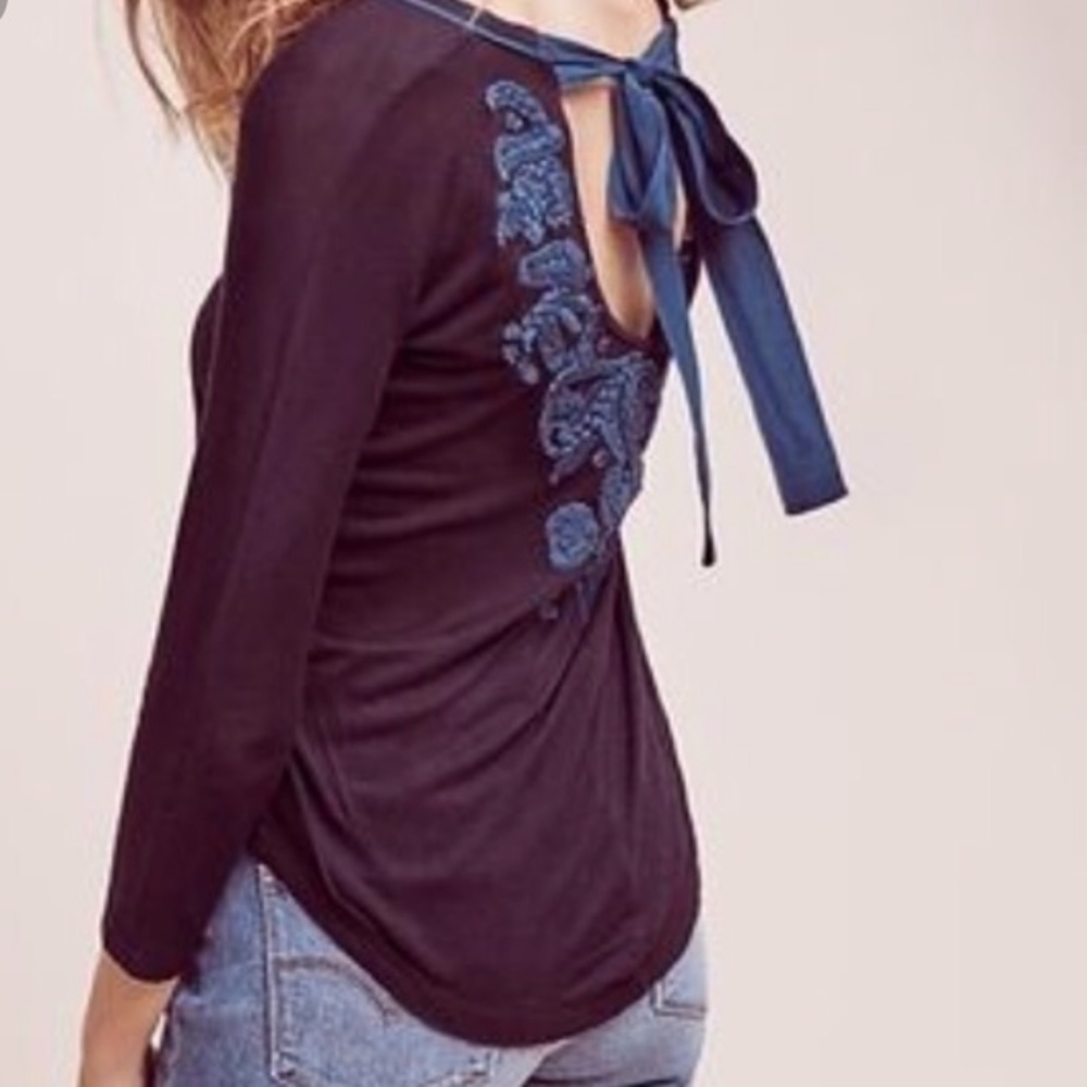 Anthropologie - akemi + kin blk top blue detailing